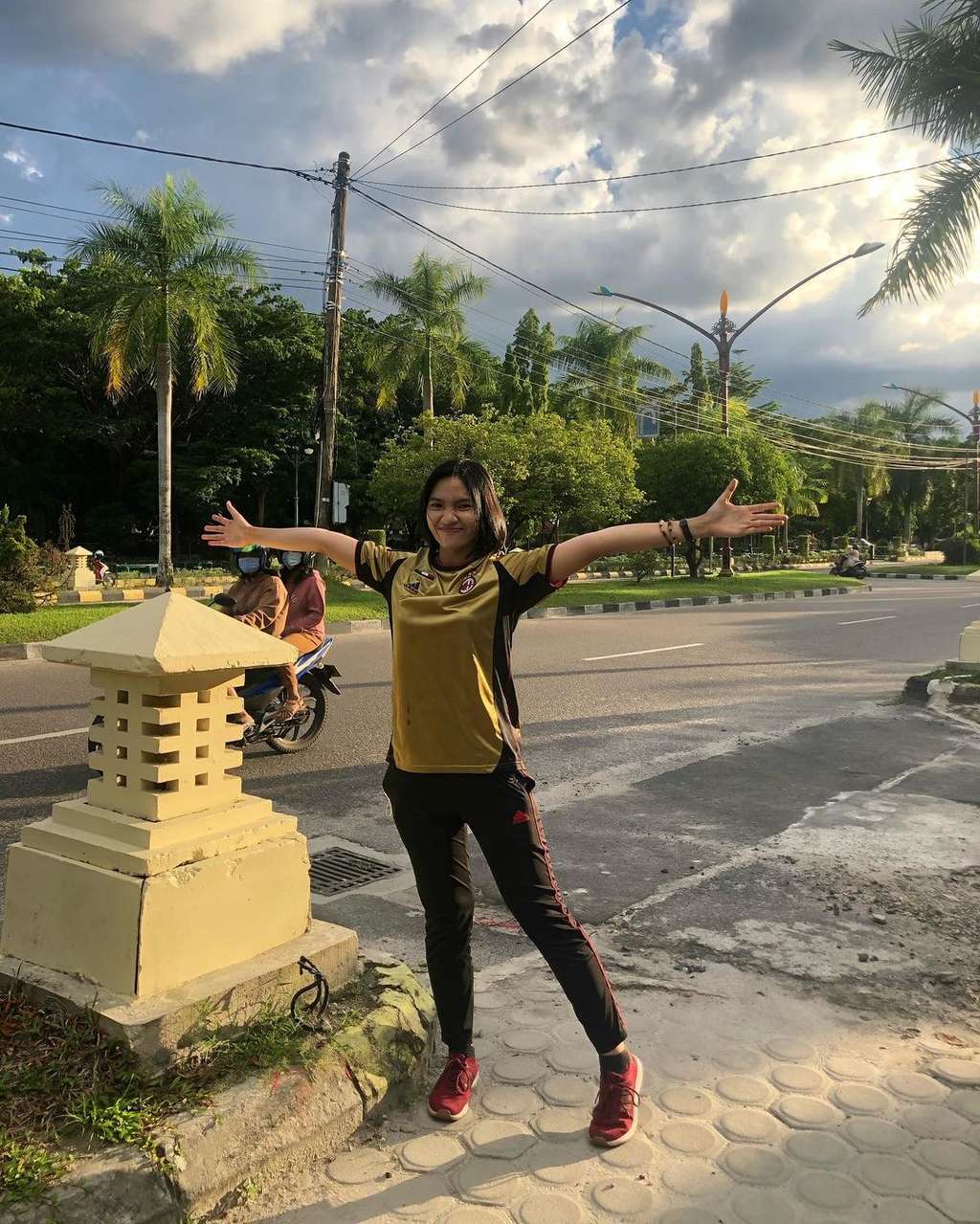 7 Potret Polwan Cantik Dian Asih yang Viral, Paras dan Body Bak Model Terkenal!