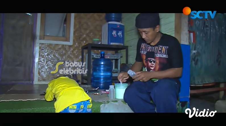 7 Potret Terbaru Teddy Pardiyana yang Kian Memprihatinkan, Kurus dan Tinggal di Gubuk!