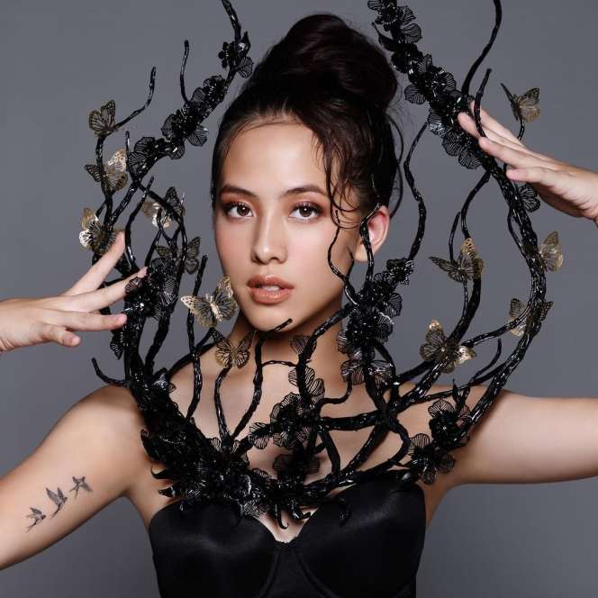 6 Potret Adhisty Zara Pamer Tato di Lengan dan Punggung, Netizen Malah Gagal Fokus!