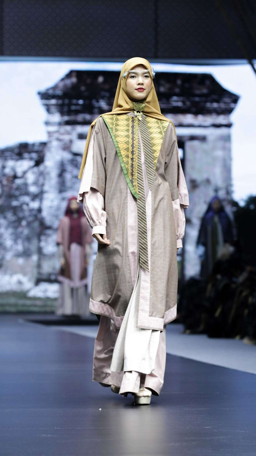 FOTO: Semarak 157 Desainer dan 797 Looks Fashion Muslim di ISEF 2021