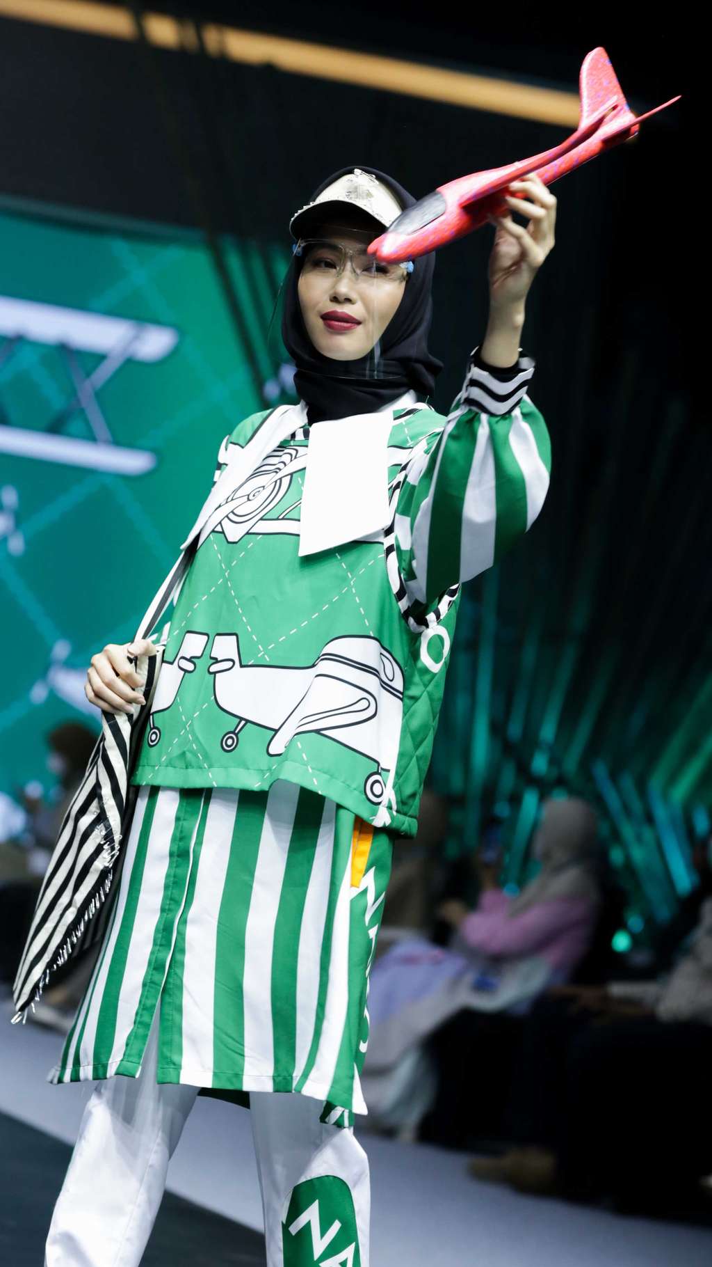 FOTO: Semarak 157 Desainer dan 797 Looks Fashion Muslim di ISEF 2021