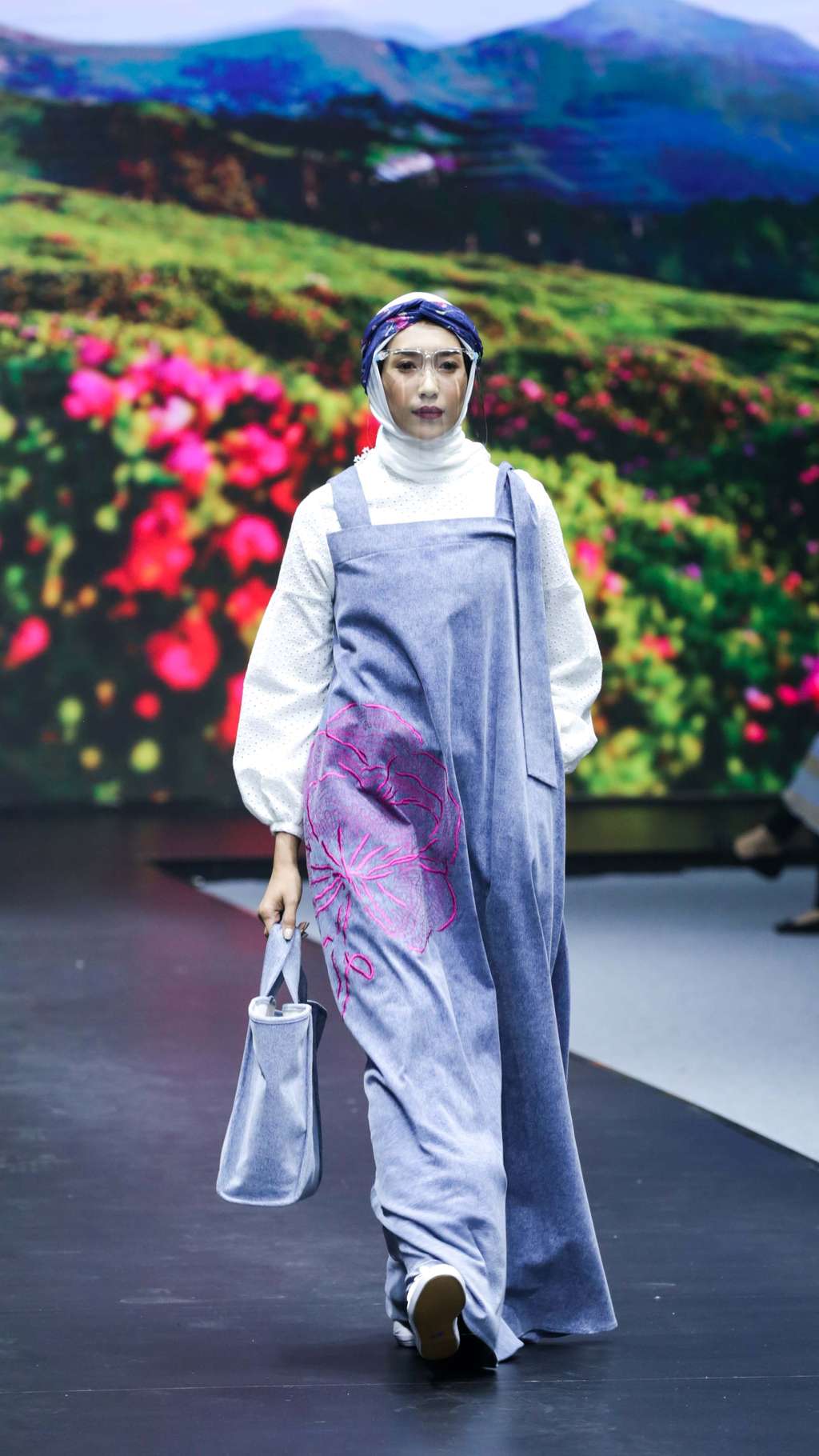 FOTO: Semarak 157 Desainer dan 797 Looks Fashion Muslim di ISEF 2021