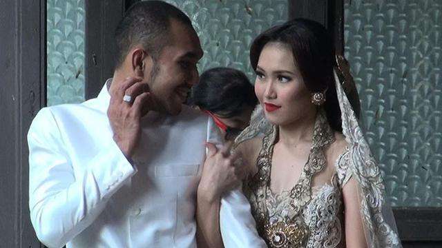 Foto Lawas 8 Host Dahsyat Saat Menikah, Gaya Ayu Ting Ting Jadi Sorotan!