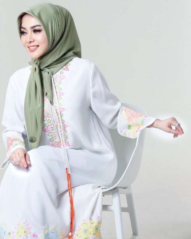 8 Foto Terbaru Syahrini yang Makin Cantik dan Syar’i, Kini Bak Bidadari Surga!
