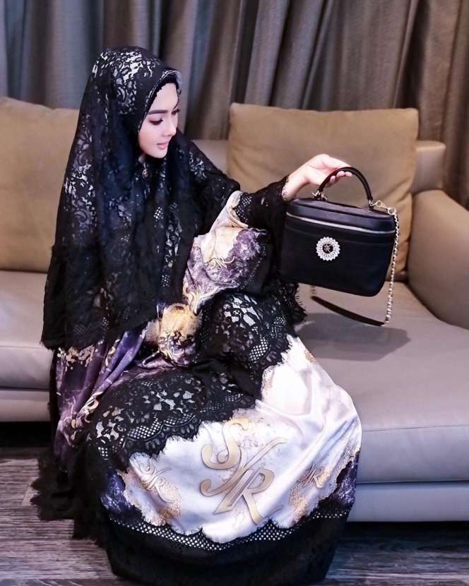 8 Foto Terbaru Syahrini yang Makin Cantik dan Syar’i, Kini Bak Bidadari Surga!