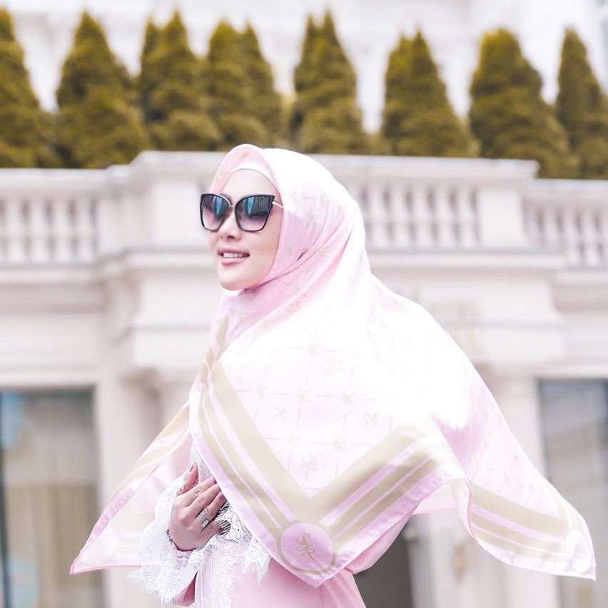8 Foto Terbaru Syahrini yang Makin Cantik dan Syar’i, Kini Bak Bidadari Surga!
