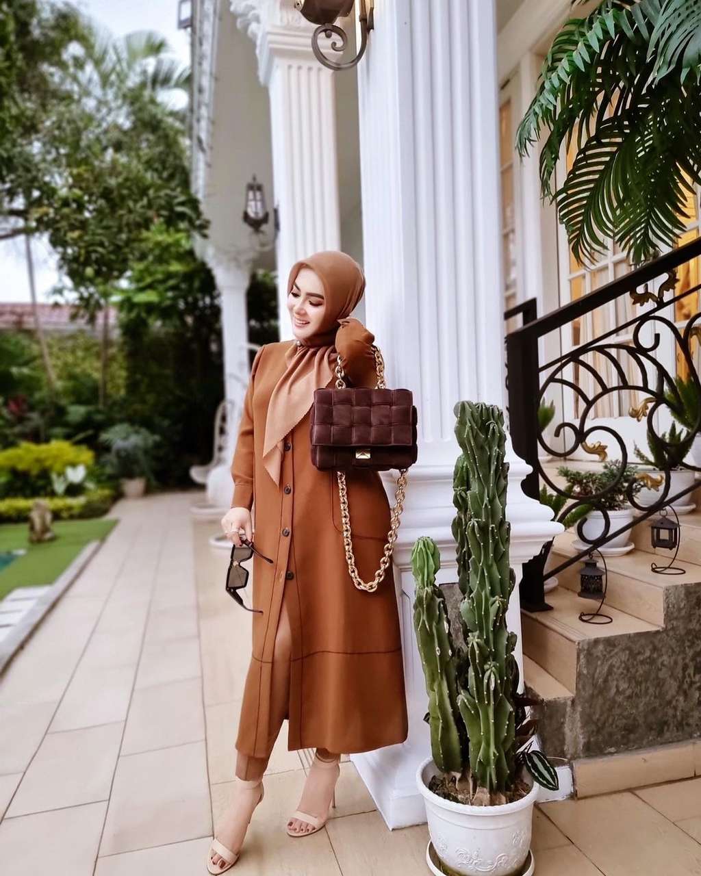 8 Foto Terbaru Syahrini yang Makin Cantik dan Syar’i, Kini Bak Bidadari Surga!