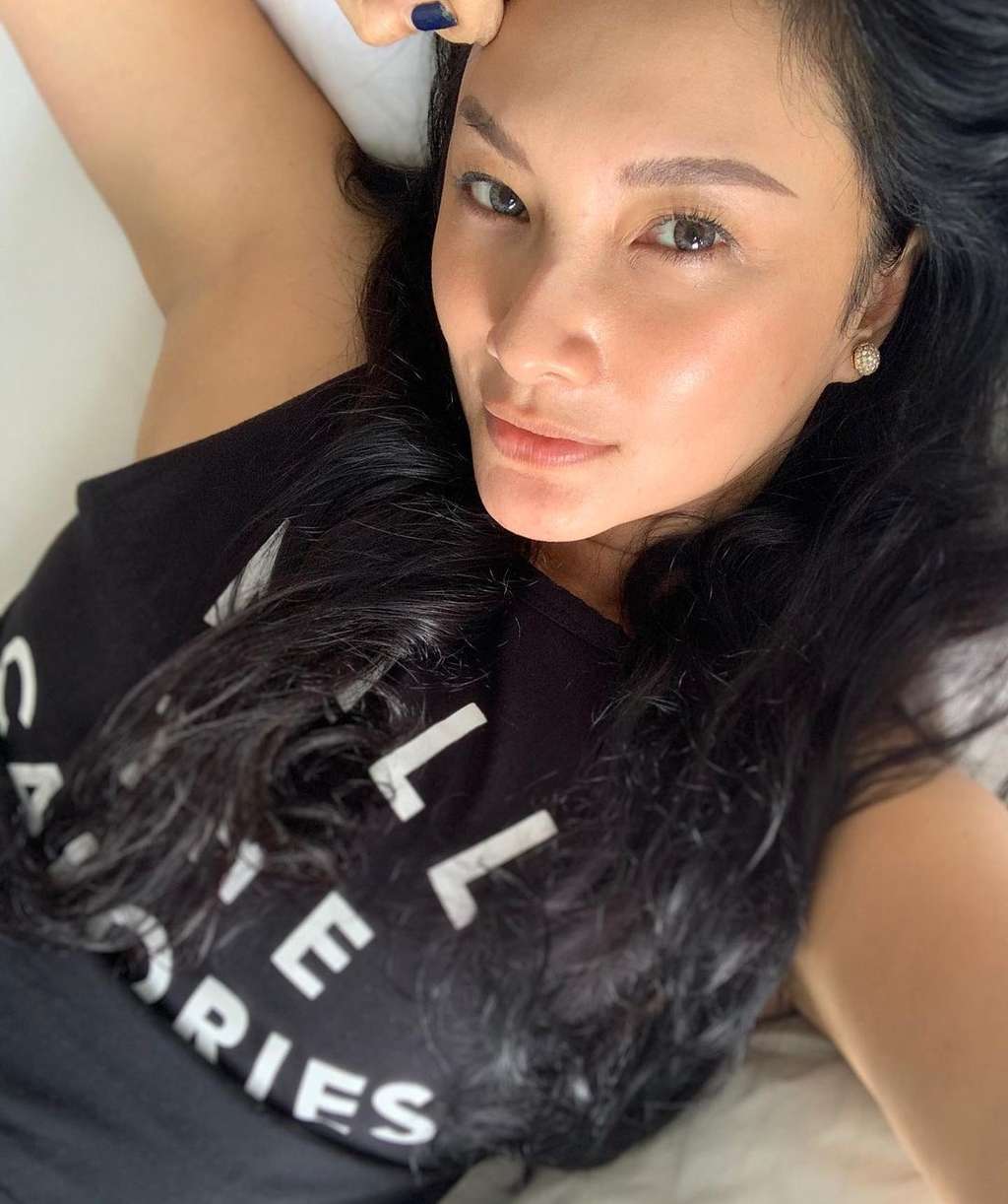 7 Potret Tata Cahyani Mantan Istri Tommy Soeharto Pamer Body Goals, Bak ABG di Usia 46 Tahun