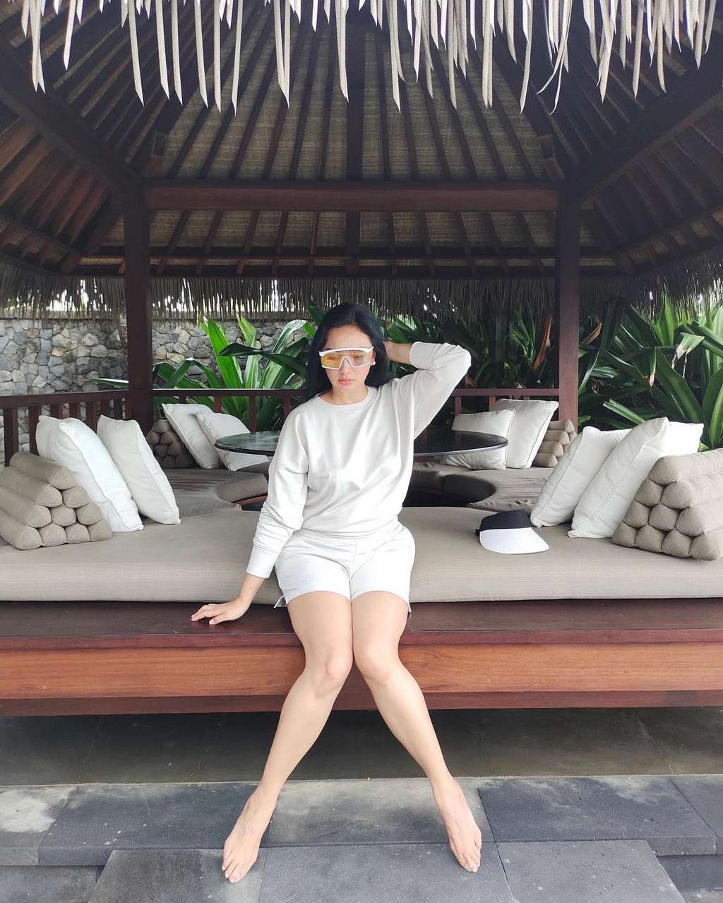 7 Potret Tata Cahyani Mantan Istri Tommy Soeharto Pamer Body Goals, Bak ABG di Usia 46 Tahun