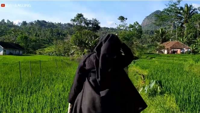 7 Potret Gadis Sunda Cantik Main di Sawah, Parasnya Bikin Pria Terhipnotis!