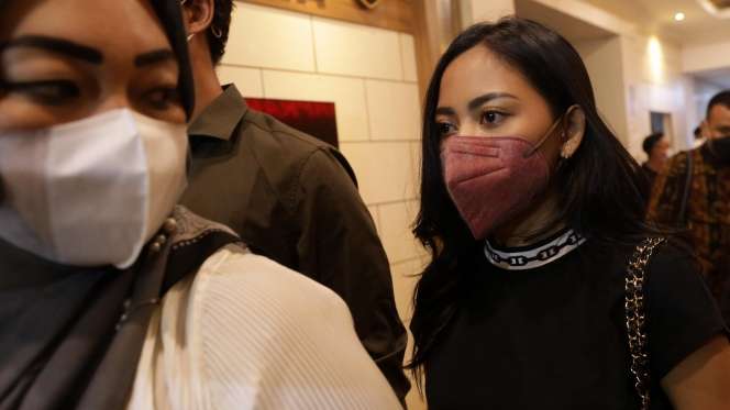 FOTO: Gaya Rachel Vennya Saat Diperiksa Polisi, Jinjing Tas Ratusan Juta