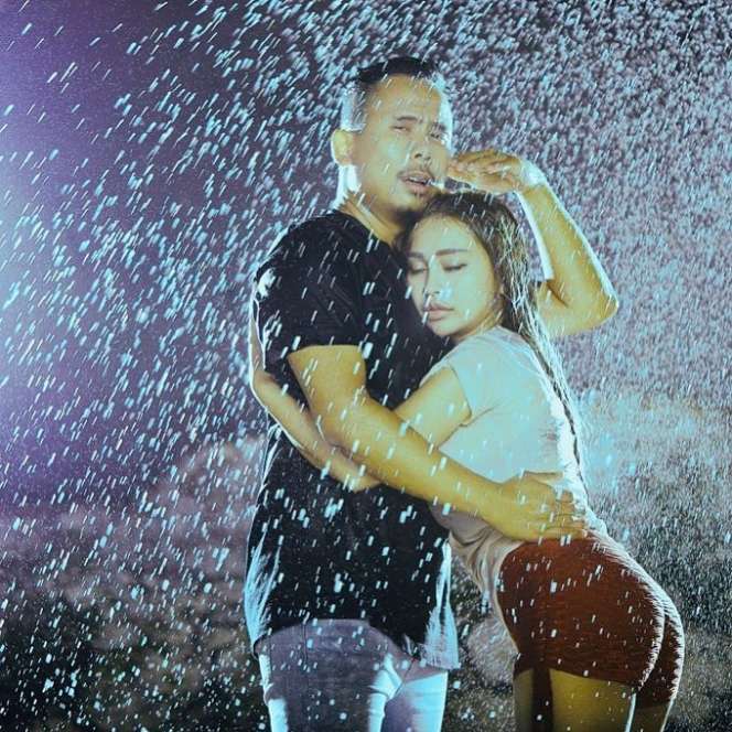 7 Foto Calon Suami Cupi Cupita yang Beri Mahar Uang Kripto, Profesinya Tak Sembarangan!