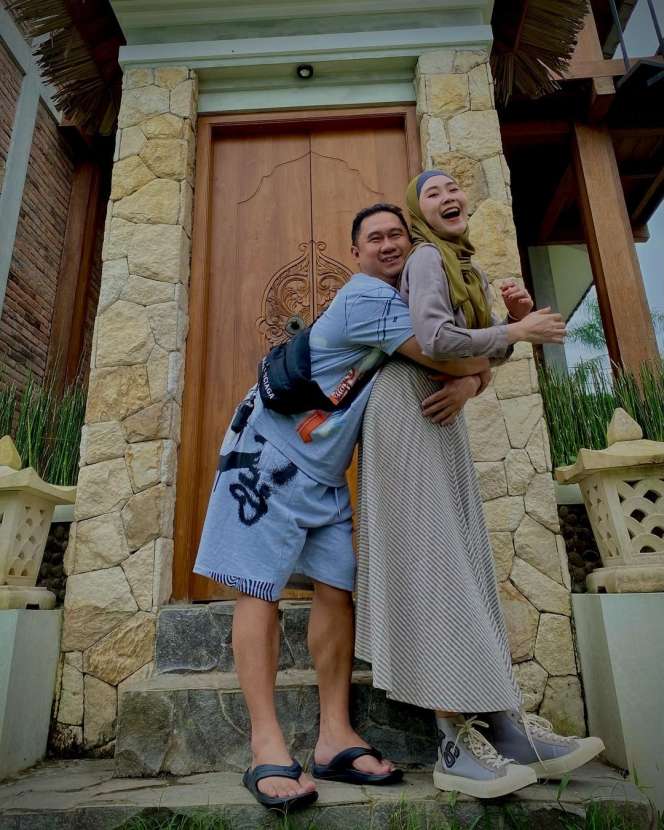 7 Foto Terbaru Bu Dendy yang Viral Sawer Pelakor, Makin Tajir dan Kinclong Abis!
