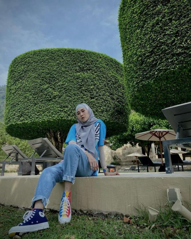 7 Foto Terbaru Bu Dendy yang Viral Sawer Pelakor, Makin Tajir dan Kinclong Abis!