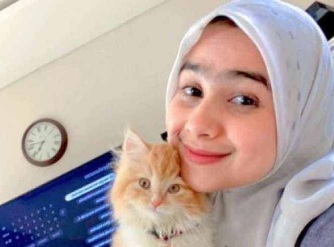 7 Foto Keseharian Artis Istri Pejabat Saat Tampil Polos, Lihat Arumi Bachsin Gak Nyangka Banget!