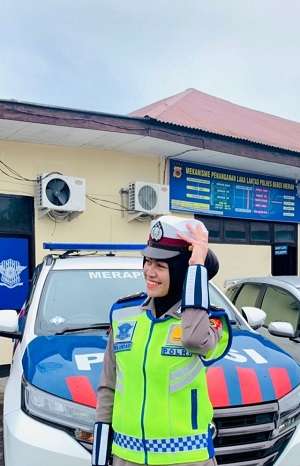 Dimutasi Tak Lagi Jadi Reserse Narkoba, Ini Potret Cantik Briptu Ika Wulandari Berseragam Sat Lantas