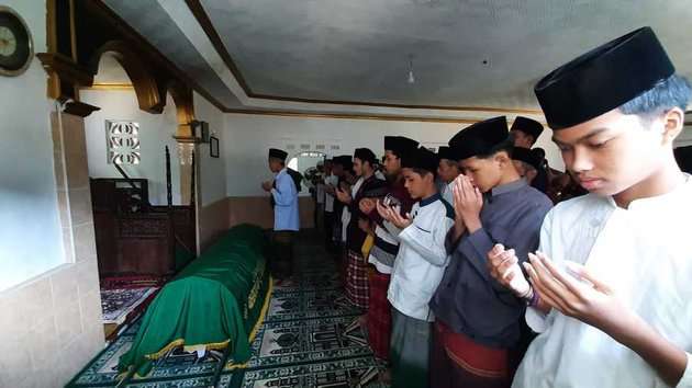 9 Foto Suasana Rumah Duka Hanna Kirana 'Suara Hati Istri', Sang Kekasih: Dia Sudah Tidak Sakit Lagi