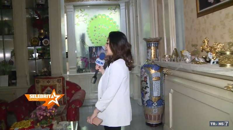 11 Foto Mewahnya Rumah Tina Toon yang Kini Jadi Anggota Dewan, Wow Seperti Istana!