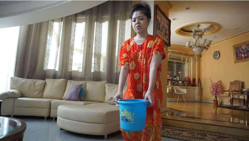 11 Foto Mewahnya Rumah Tina Toon yang Kini Jadi Anggota Dewan, Wow Seperti Istana!