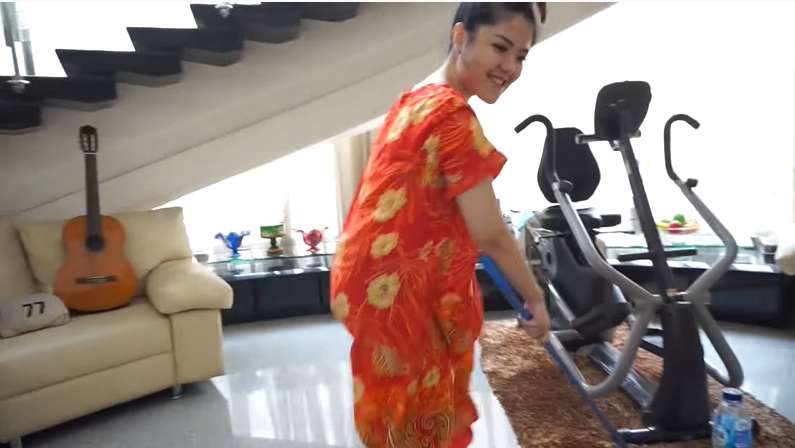 11 Foto Mewahnya Rumah Tina Toon yang Kini Jadi Anggota Dewan, Wow Seperti Istana!