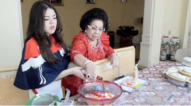 11 Foto Mewahnya Rumah Tina Toon yang Kini Jadi Anggota Dewan, Wow Seperti Istana!
