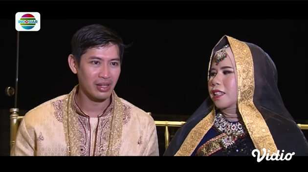 Momen Romantis Rohimah Kondangan Bareng Pacar Berondong, Ekspresi Kiwil Disorot!