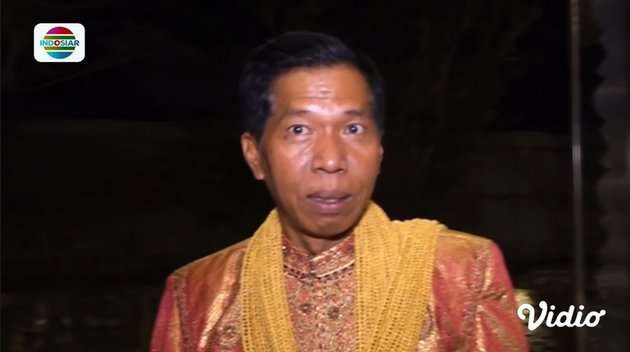 Momen Romantis Rohimah Kondangan Bareng Pacar Berondong, Ekspresi Kiwil Disorot!