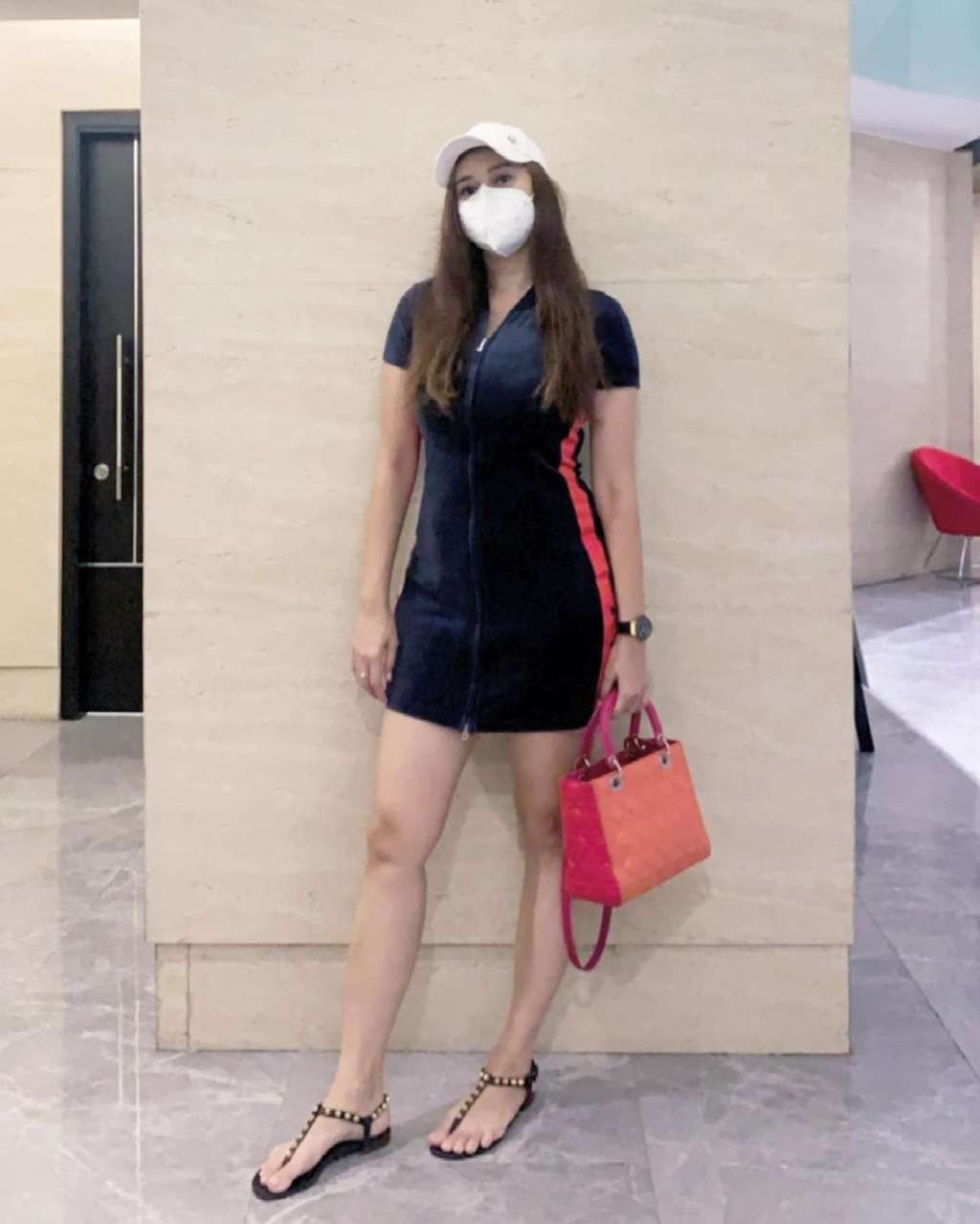 10 Potret Aura Kasih Pamerkan Bodygoals, Syok Fotonya Disimpan 10 Ribu Orang!