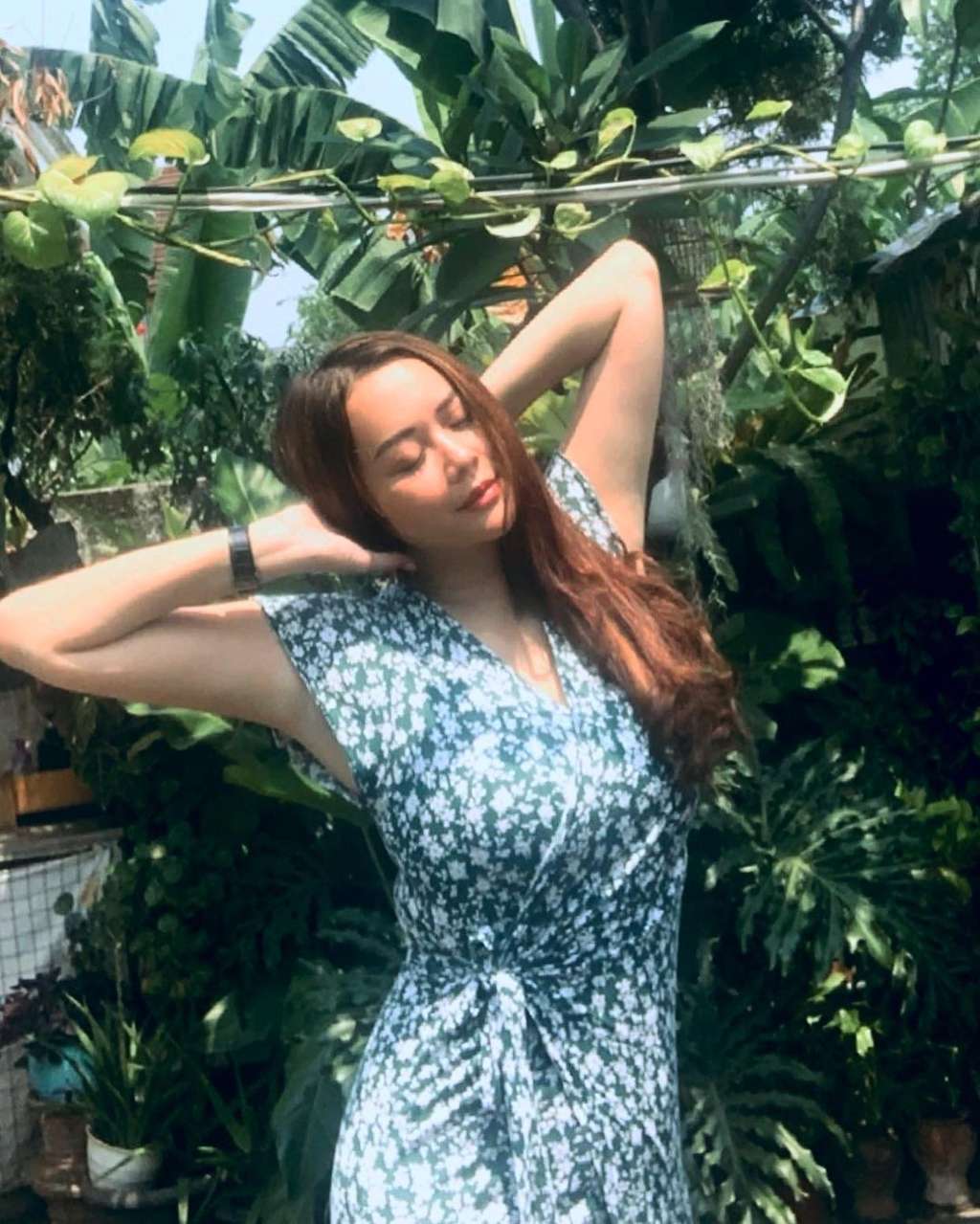 10 Potret Aura Kasih Pamerkan Bodygoals, Syok Fotonya Disimpan 10 Ribu Orang!