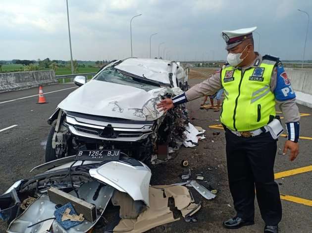 10 Potret Kondisi Mobil Vanessa Angel dan Suami Usai Alami Kecelakaan Maut, Ringsek Parah!