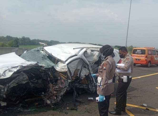 10 Potret Kondisi Mobil Vanessa Angel dan Suami Usai Alami Kecelakaan Maut, Ringsek Parah!