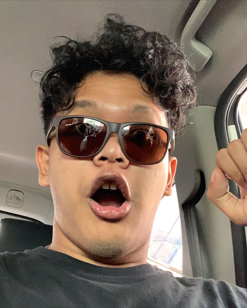 7 Potret Sopir Vanessa Angel yang Selamat, IG Story Dihapus Jadi Sorotan Netizen!