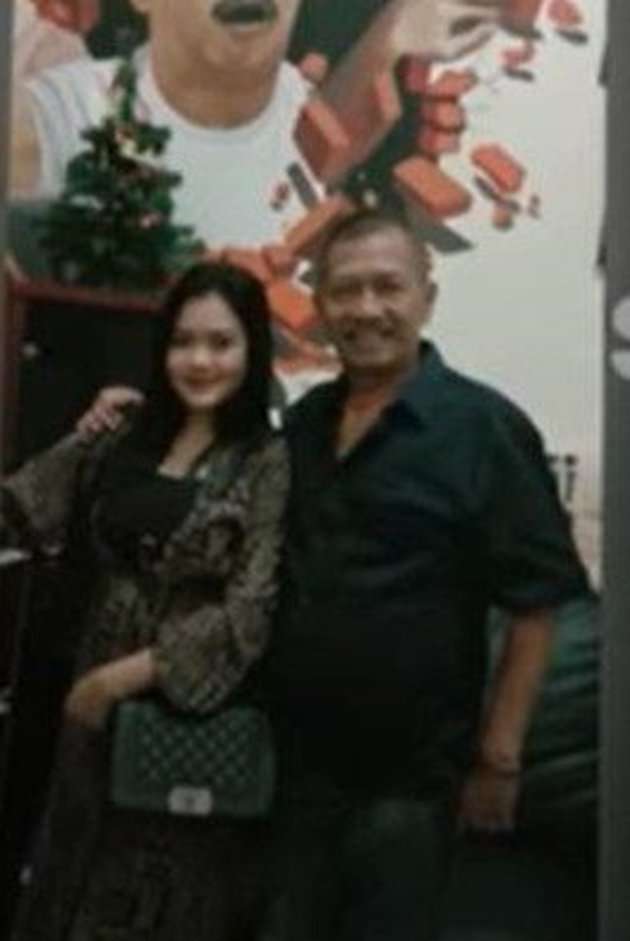 5 Potret Sosok Kekasih Polo Srimulat yang Beda Usia 38 Tahun, Cantik dan Bening Abis!