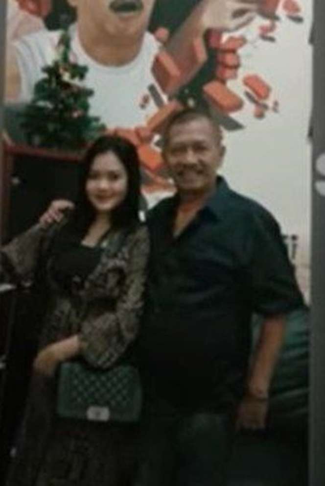 5 Potret Sosok Kekasih Polo Srimulat yang Beda Usia 38 Tahun, Cantik dan Bening Abis!