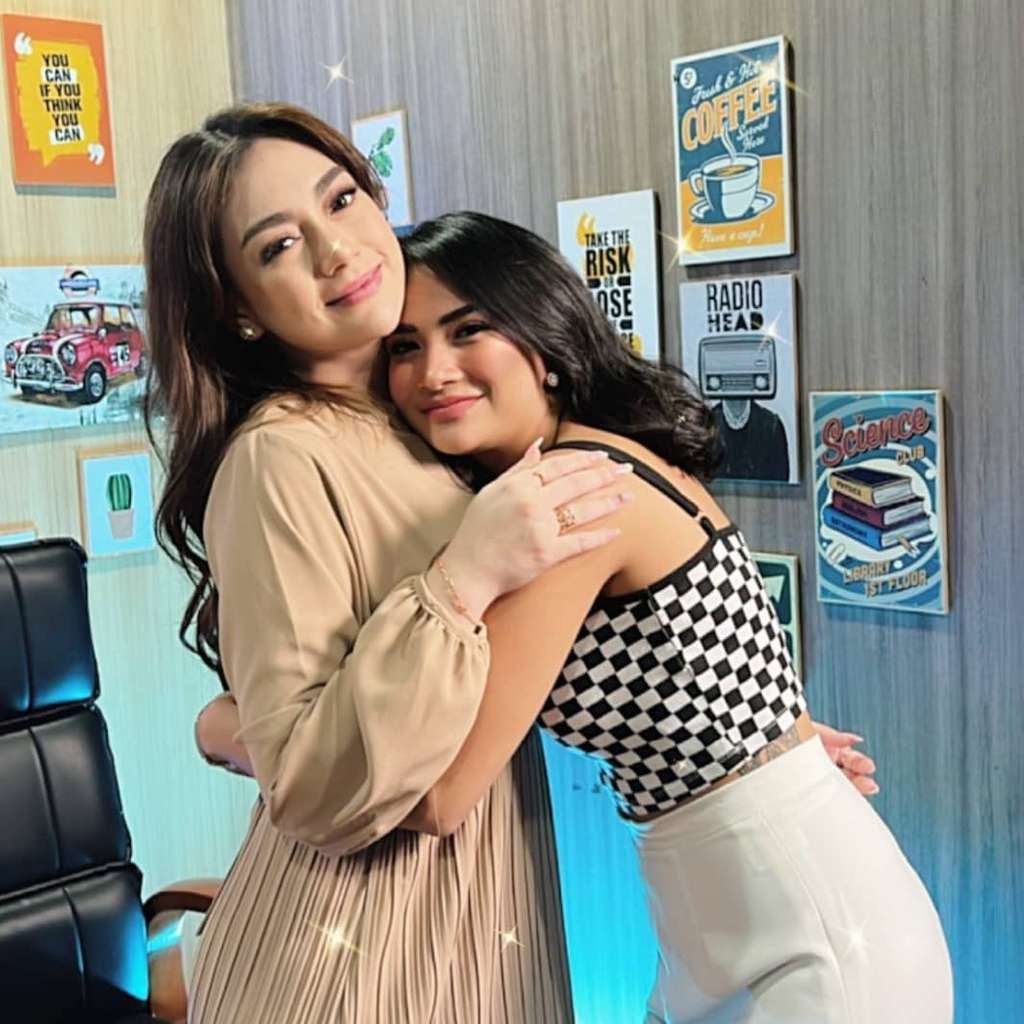 10 Potret Kedekatan Vanessa Angel dengan Para Artis, Celine Evangelista Syok Berat!