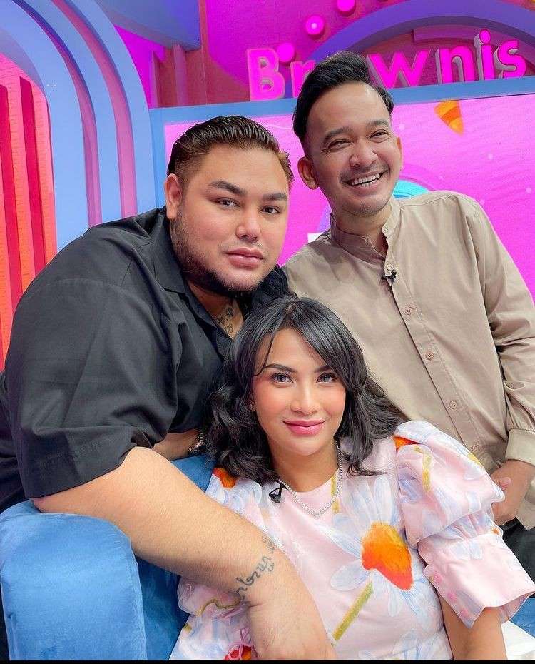 10 Potret Kedekatan Vanessa Angel dengan Para Artis, Celine Evangelista Syok Berat!