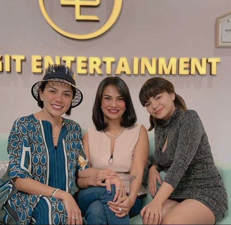 10 Potret Kedekatan Vanessa Angel dengan Para Artis, Celine Evangelista Syok Berat!