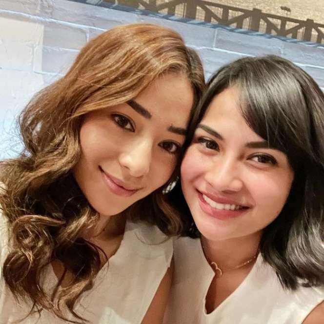 10 Potret Kedekatan Vanessa Angel dengan Para Artis, Celine Evangelista Syok Berat!