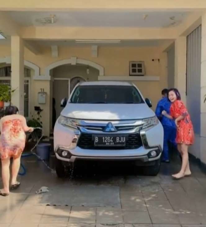 Momen Vanessa Angel dan Bibi Ardiansyah Syukuran Saat Punya Pajero Baru, Kini Tinggal Kenangan