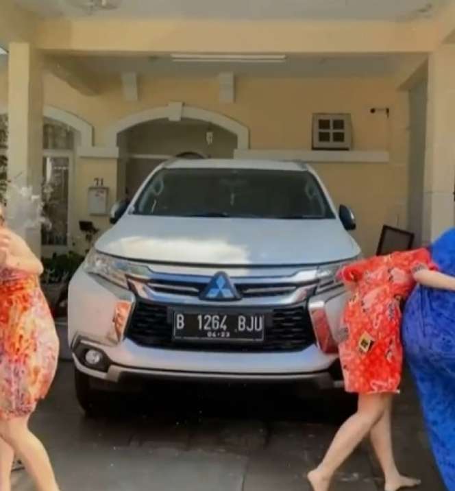 Momen Vanessa Angel dan Bibi Ardiansyah Syukuran Saat Punya Pajero Baru, Kini Tinggal Kenangan