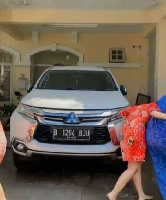 Momen Vanessa Angel dan Bibi Ardiansyah Syukuran Saat Punya Pajero Baru, Kini Tinggal Kenangan