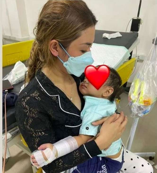 8 Foto Sosok Istri Crazy Rich Surabaya yang Rawat Anak Vanessa Angel, Cantik dan Super Tajir!