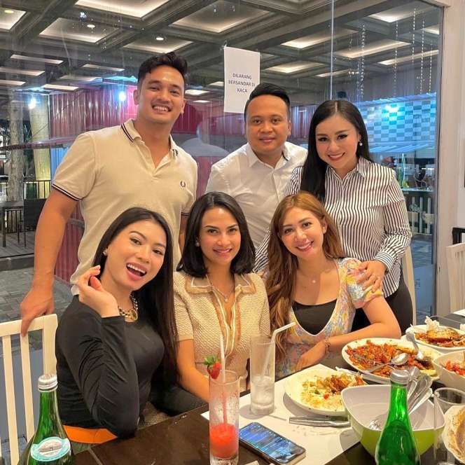 8 Foto Sosok Istri Crazy Rich Surabaya yang Rawat Anak Vanessa Angel, Cantik dan Super Tajir!