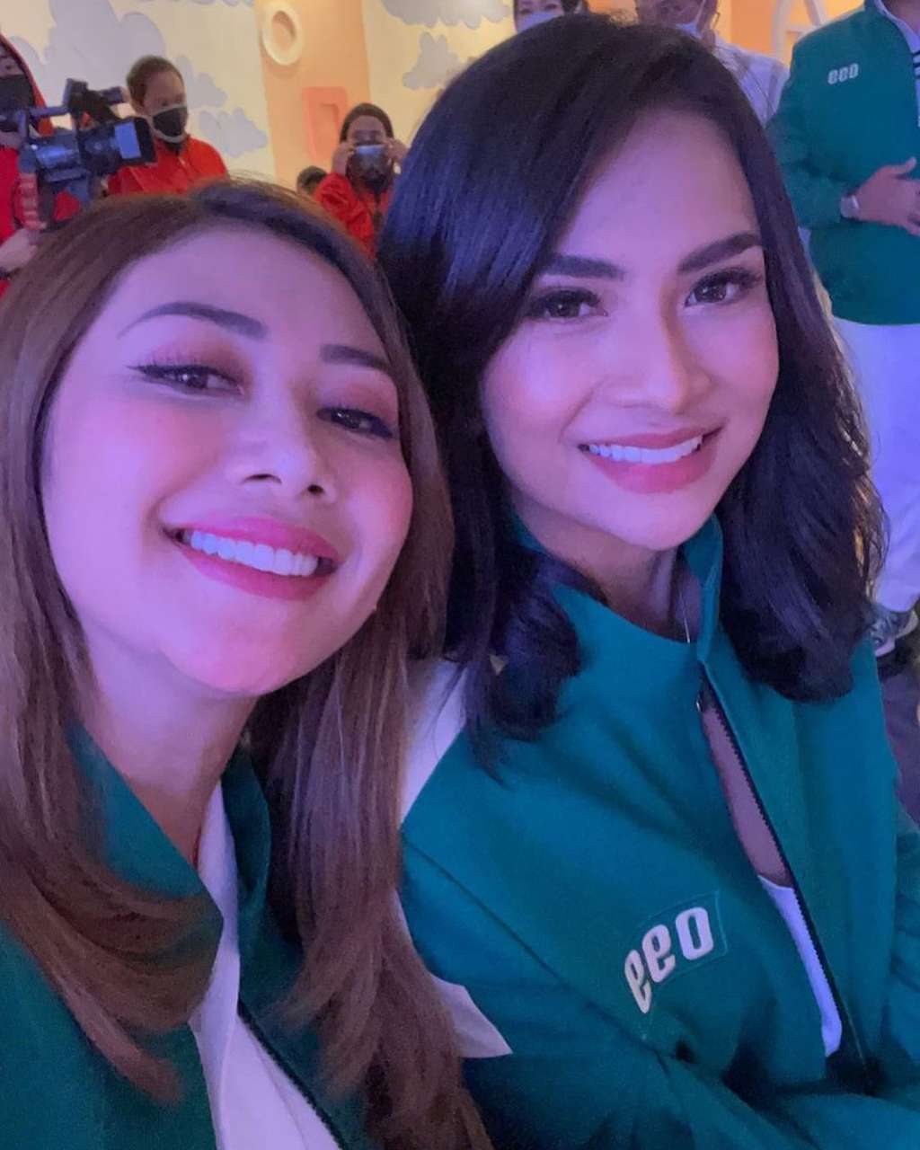 8 Foto Sosok Istri Crazy Rich Surabaya yang Rawat Anak Vanessa Angel, Cantik dan Super Tajir!