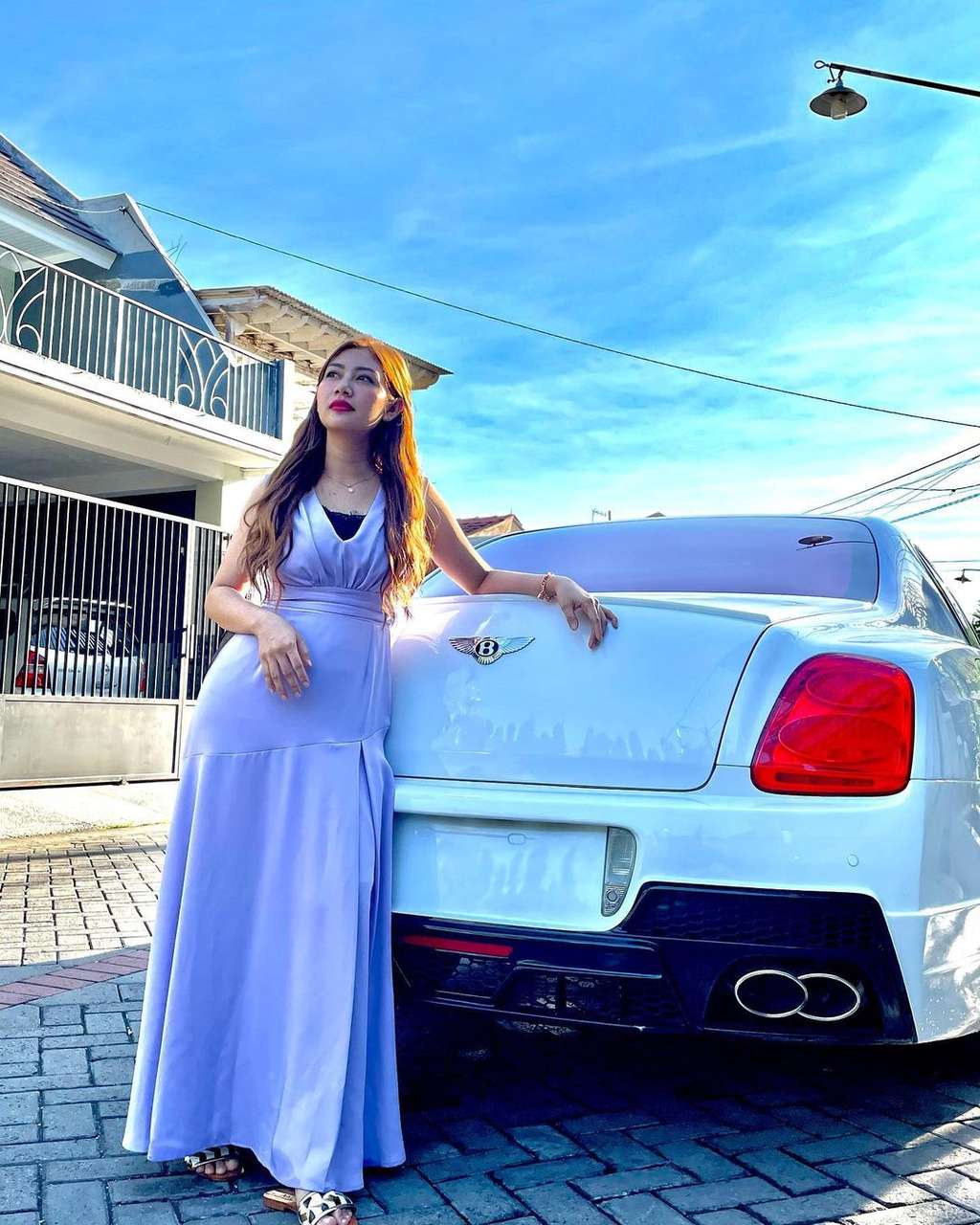 8 Foto Sosok Istri Crazy Rich Surabaya yang Rawat Anak Vanessa Angel, Cantik dan Super Tajir!
