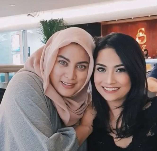 Momen Persahabatan Unik Vanessa Angel dan Jane Shalimar, Sama-sama Meninggal di Tanggal 4