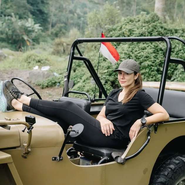 Potret Wulan Guritno Jelajahi Sudut Kota Yogyakarta