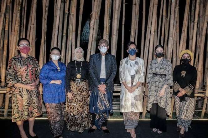 6 Potret Angela Tanoesoedibjo Saat Bertugas, Cantiknya Bikin Klepek-Klepek!