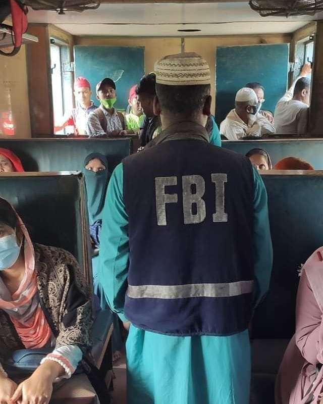 10 Momen Kocak Penumpang Saat di Bus, Tingkahnya Bikin Geleng Kepala!