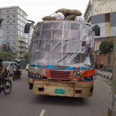 10 Momen Kocak Penumpang Saat di Bus, Tingkahnya Bikin Geleng Kepala!